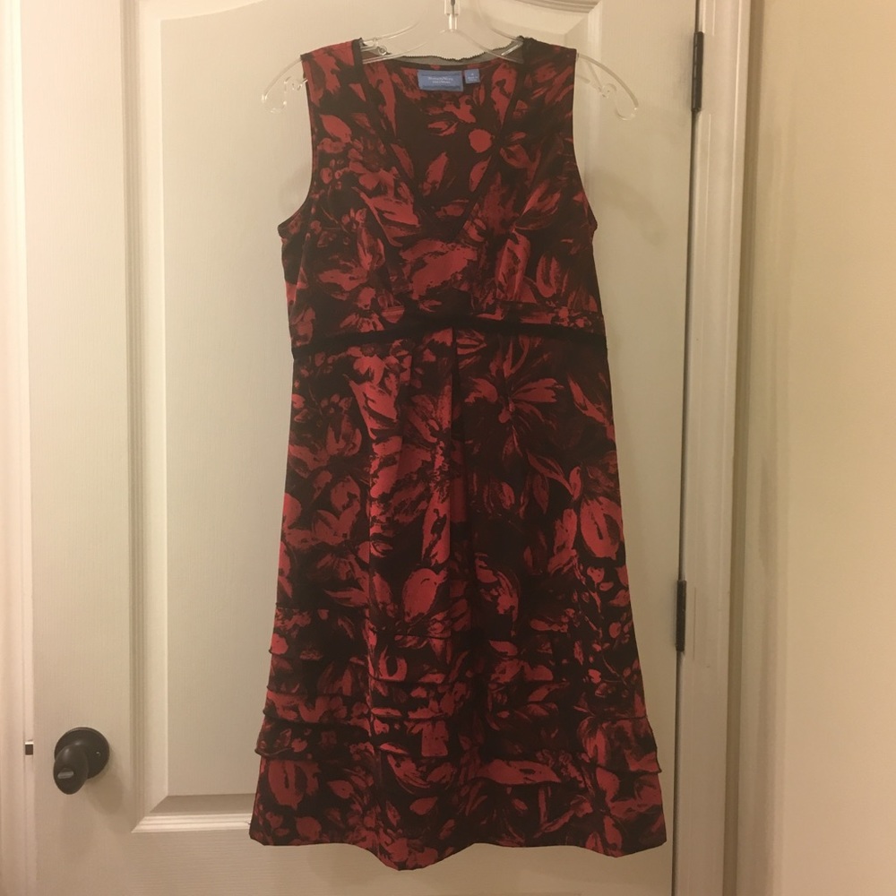 Simply Vera red and black flowered dress. Size 4